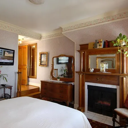 Doryman'S Oceanfront Inn